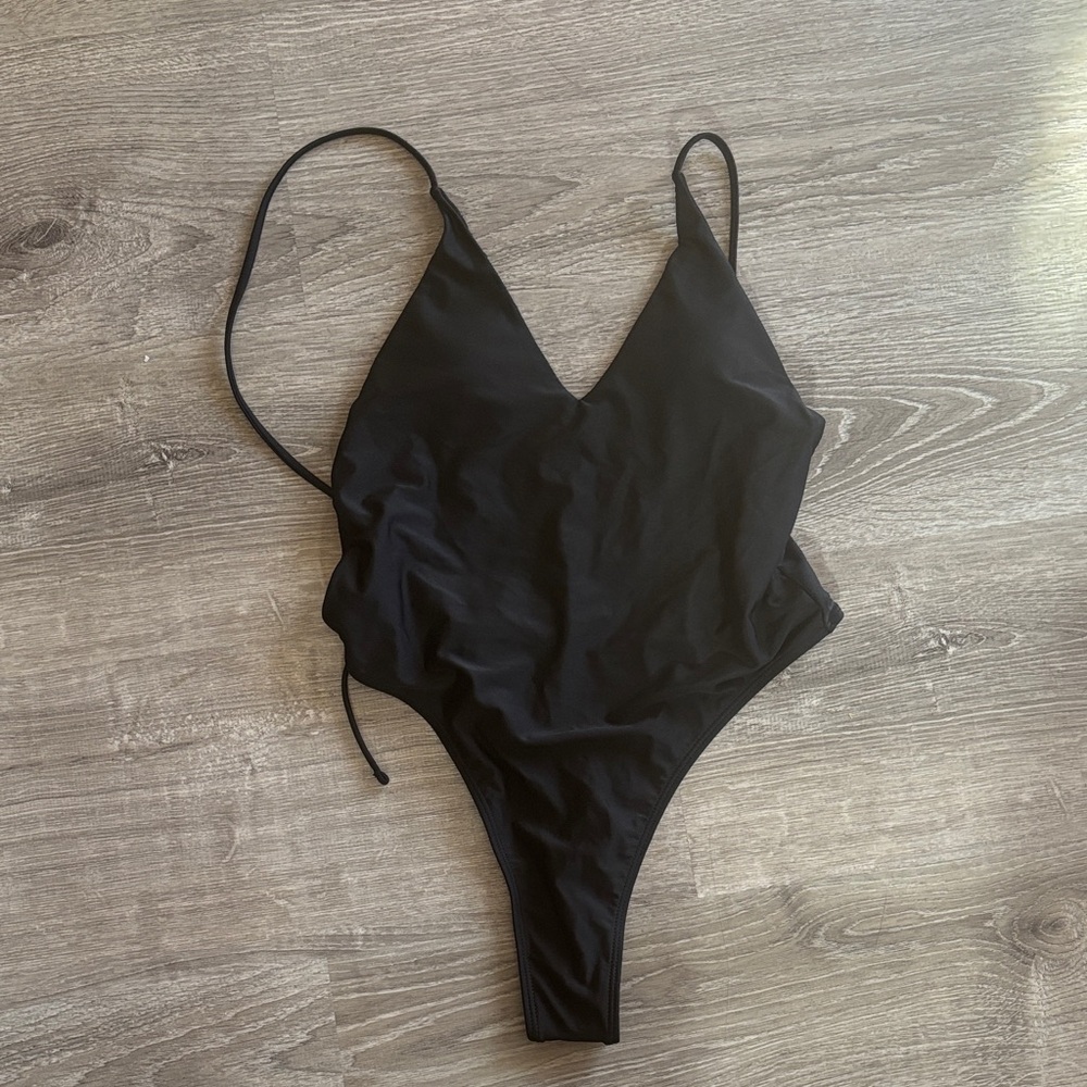 SHEIN Black V-Neck One-Piece Swimsuit